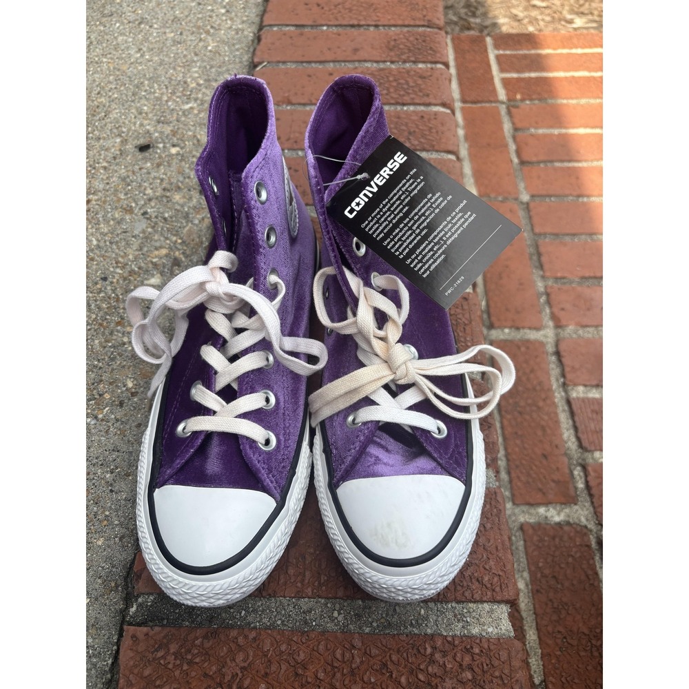 Converse Chuck Taylor All Star 2 Shoes Womens Size 7 Purple Velvet Sneakers